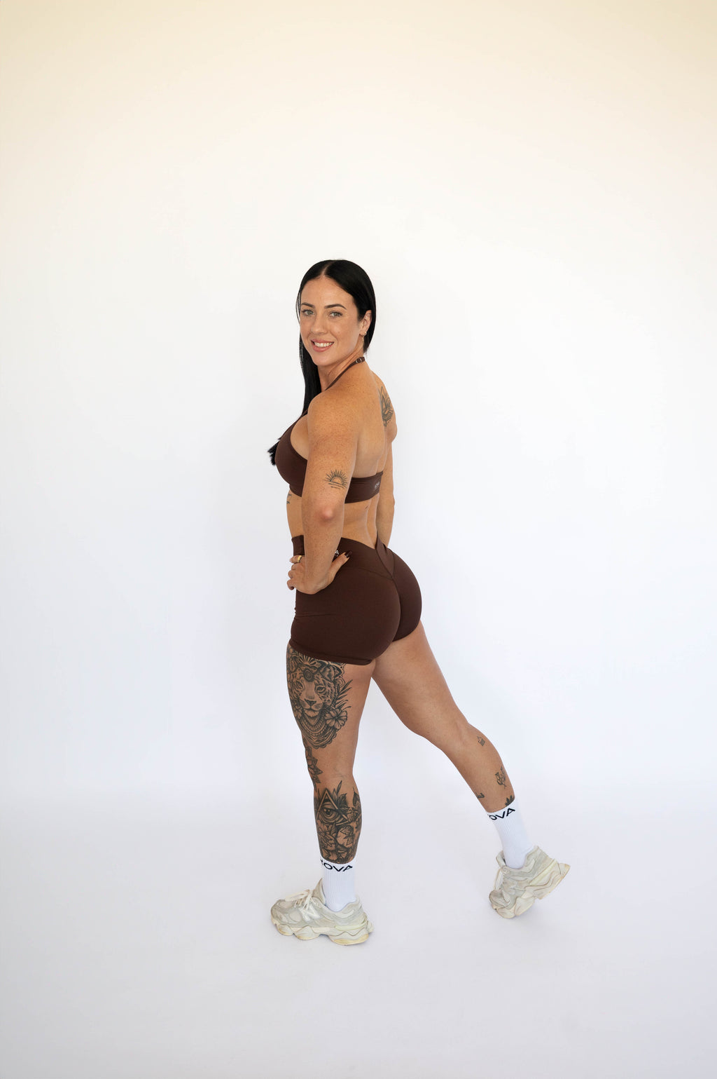 Sculpt Halter Bra - Mocha